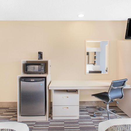 Microtel Inn And Suites Clear Lake Habitación foto
