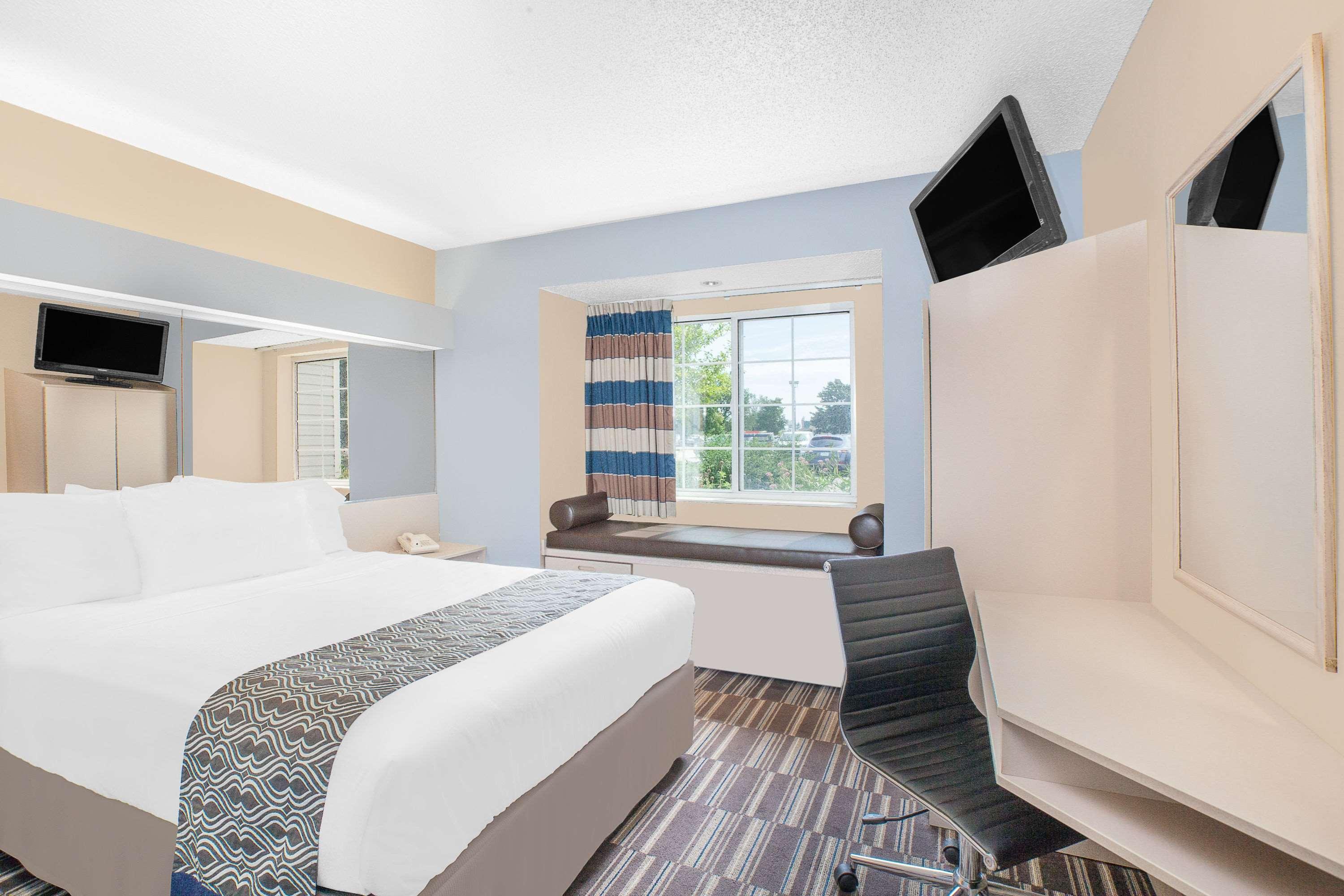 Microtel Inn And Suites Clear Lake Exterior foto