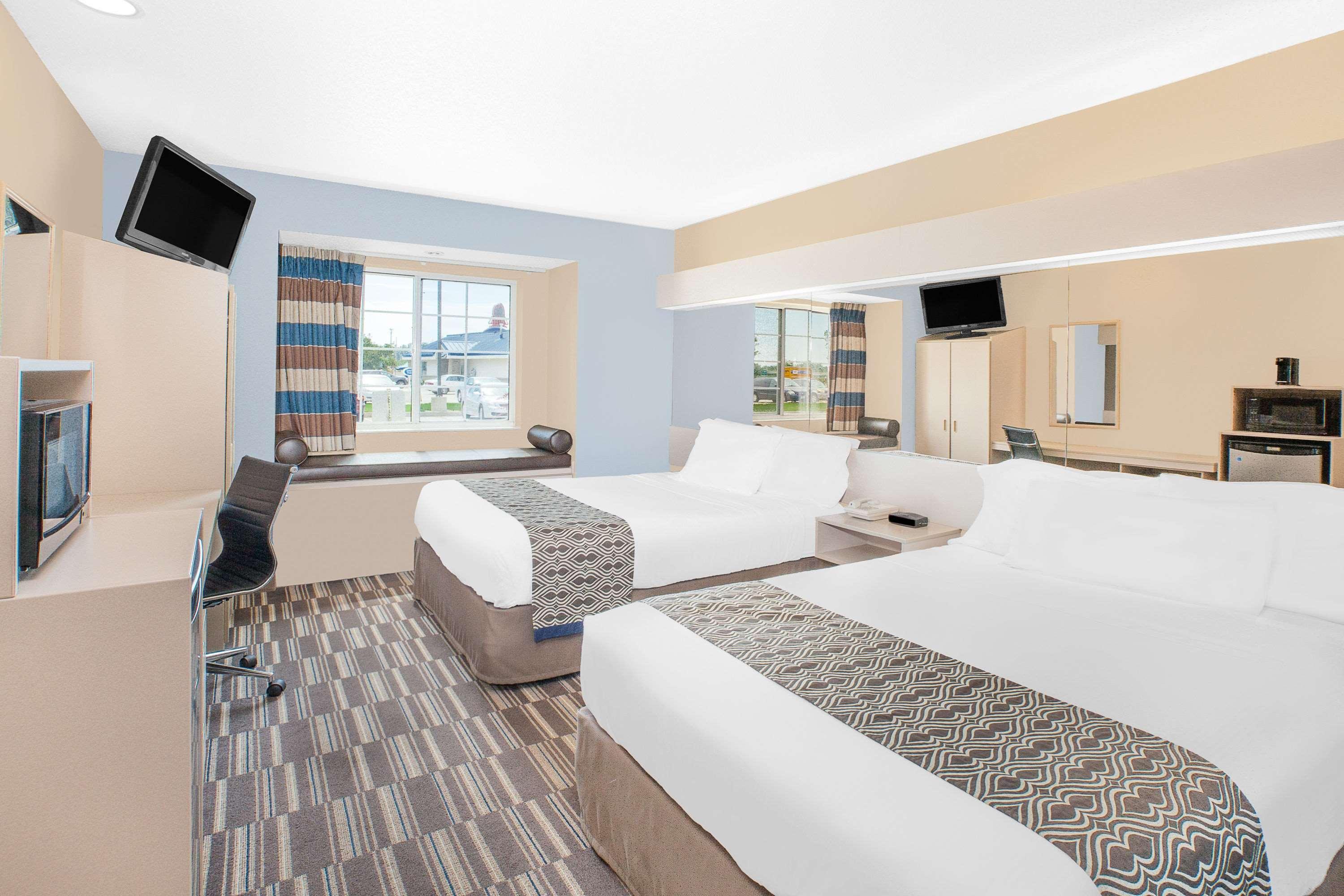 Microtel Inn And Suites Clear Lake Exterior foto